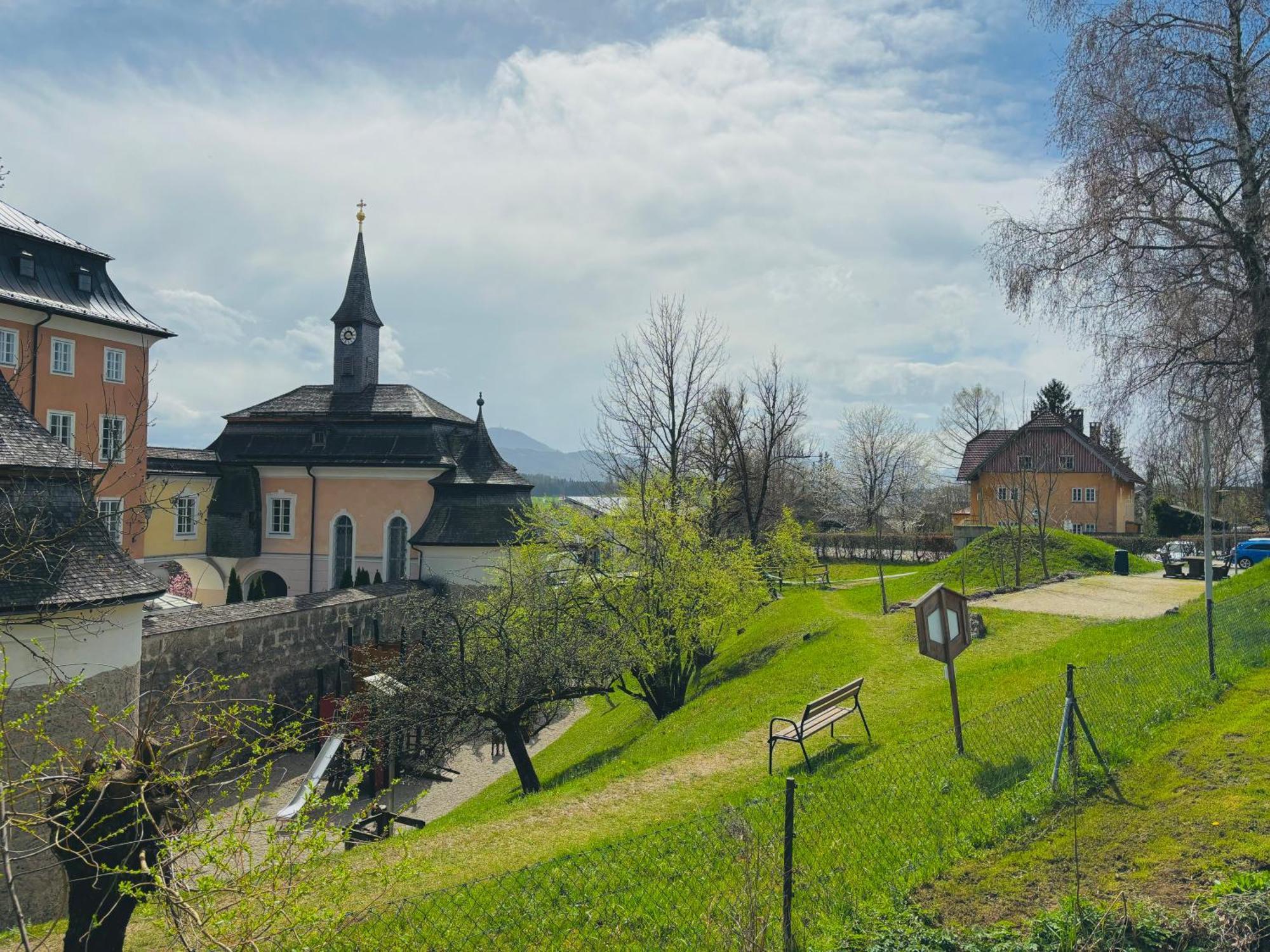 Gaesthaus "Seeblick" Seekirchen am Wallersee Luaran gambar