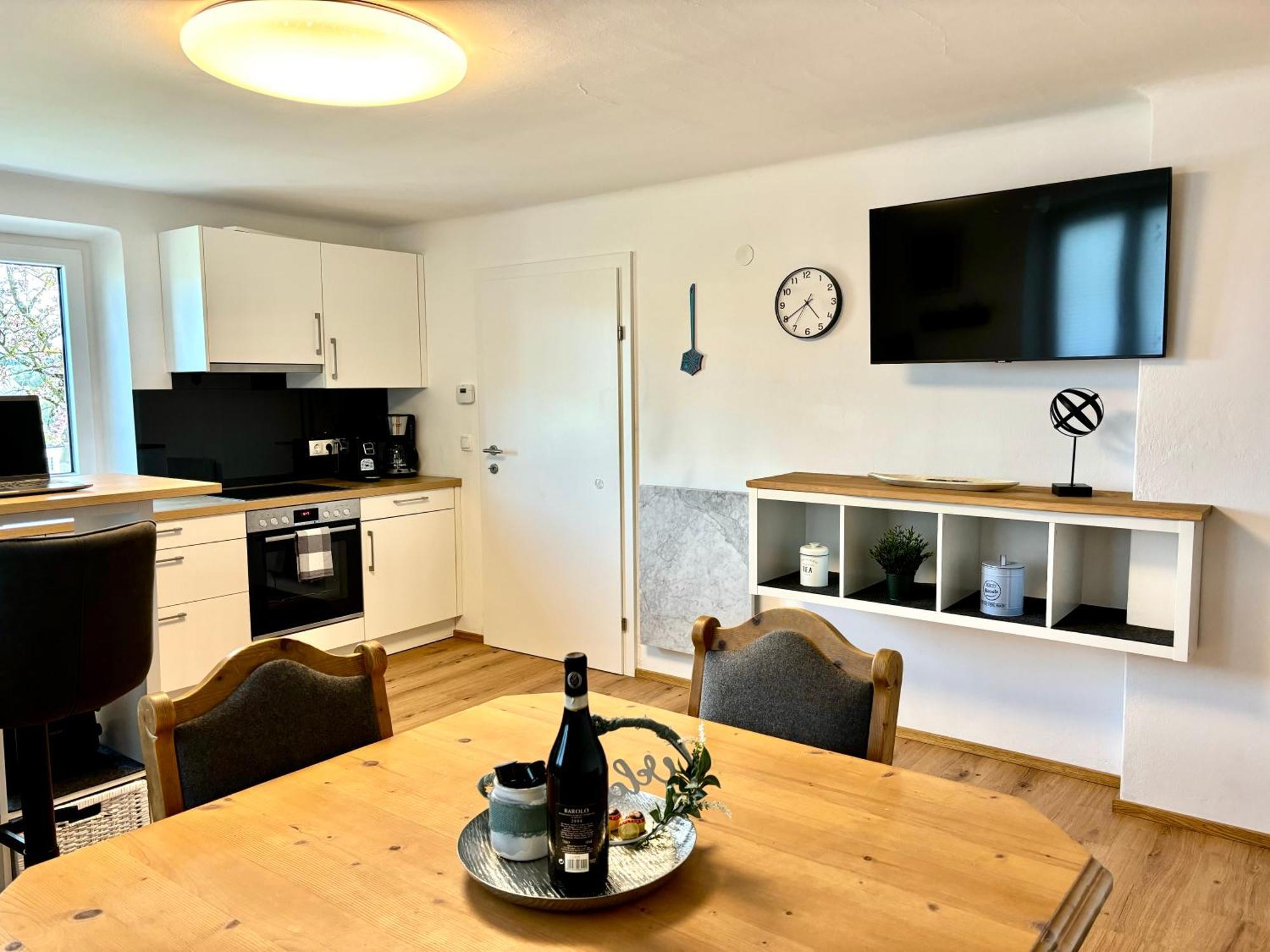 Gaesthaus "Seeblick" Seekirchen am Wallersee Bilik gambar