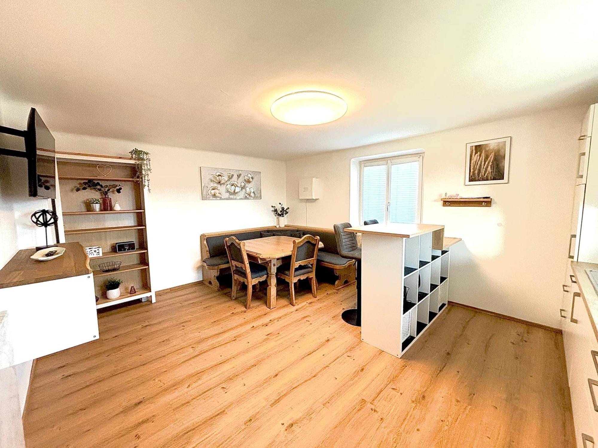 Gaesthaus "Seeblick" Seekirchen am Wallersee Bilik gambar