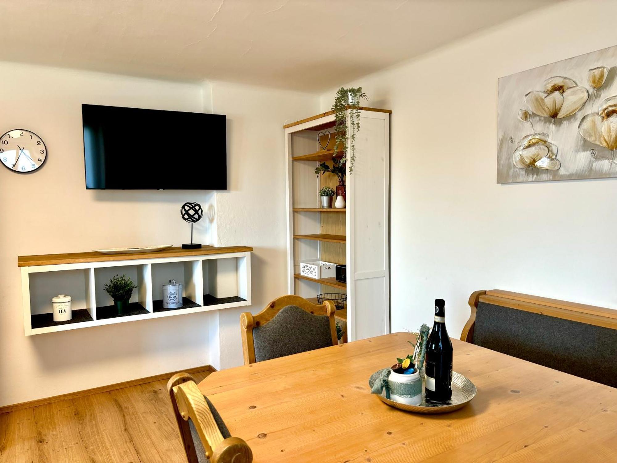 Gaesthaus "Seeblick" Seekirchen am Wallersee Bilik gambar