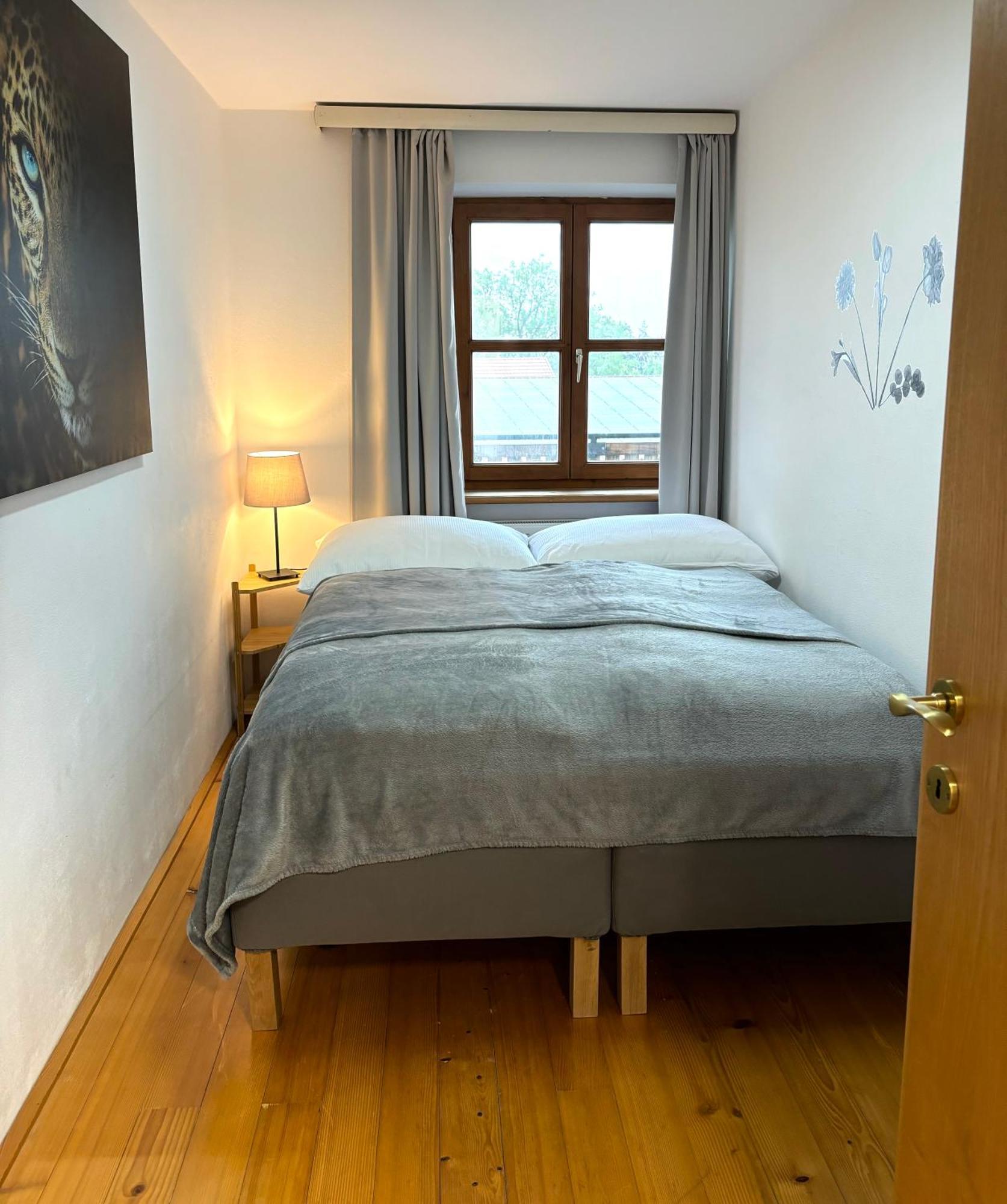 Gaesthaus "Seeblick" Seekirchen am Wallersee Bilik gambar