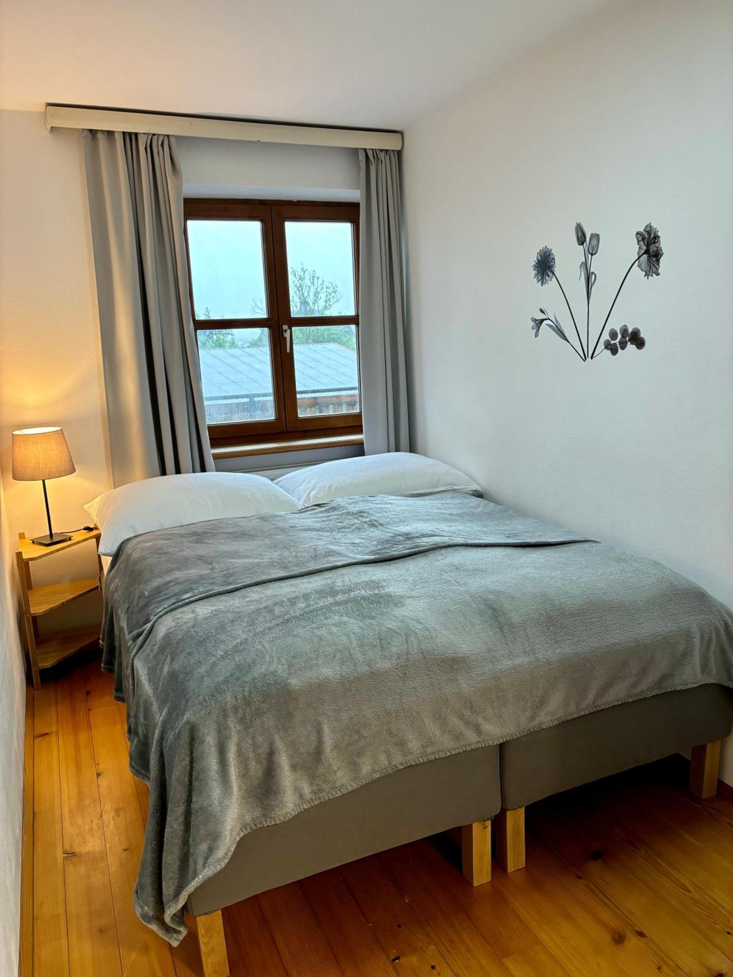 Gaesthaus "Seeblick" Seekirchen am Wallersee Bilik gambar